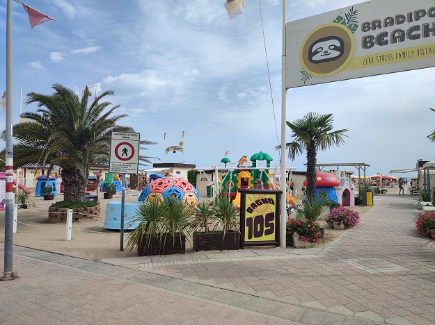 Rimini strand speeltoestellen kinderen