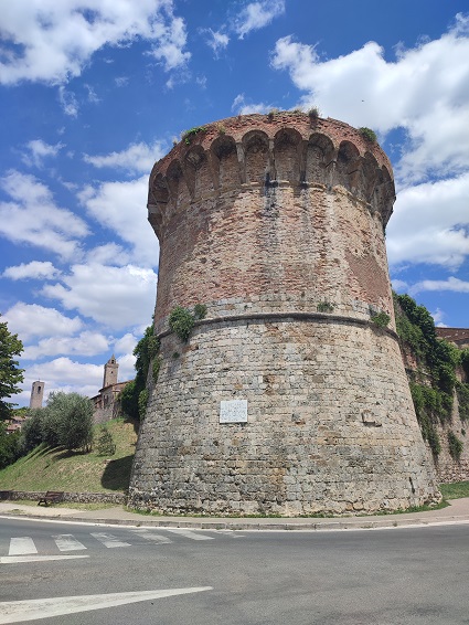 San Gimignano toren buiten stadsmuren