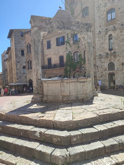 San Gimignano waterput zonder mensen